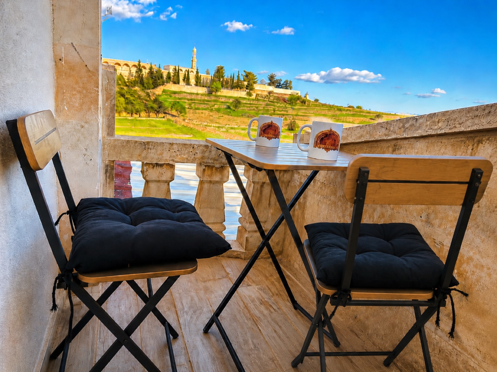 Manastır Manzaralı Taş Oda